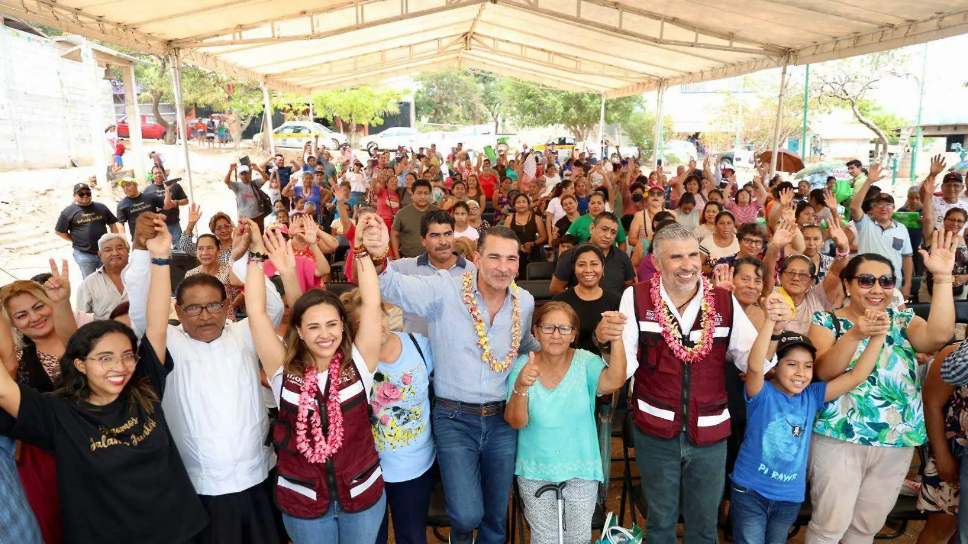 luis armando melgar con simpatizantes